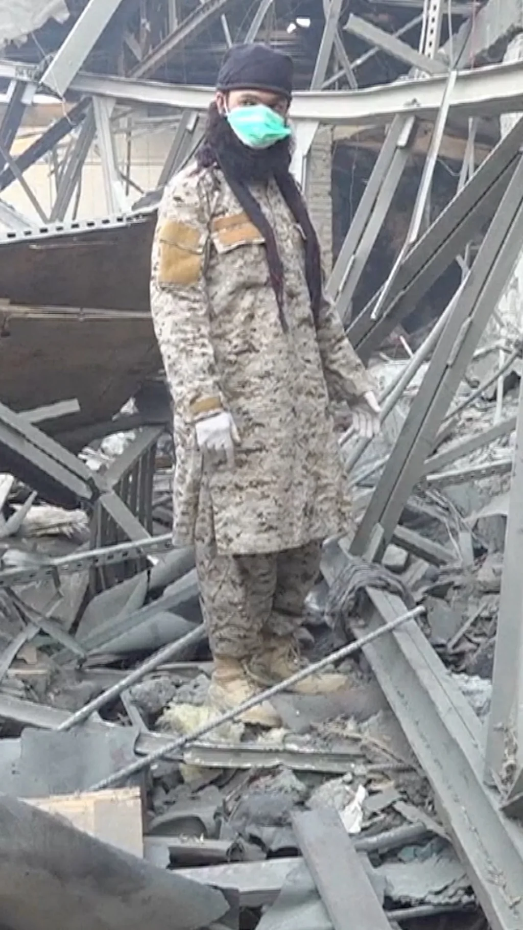 человек на руинах