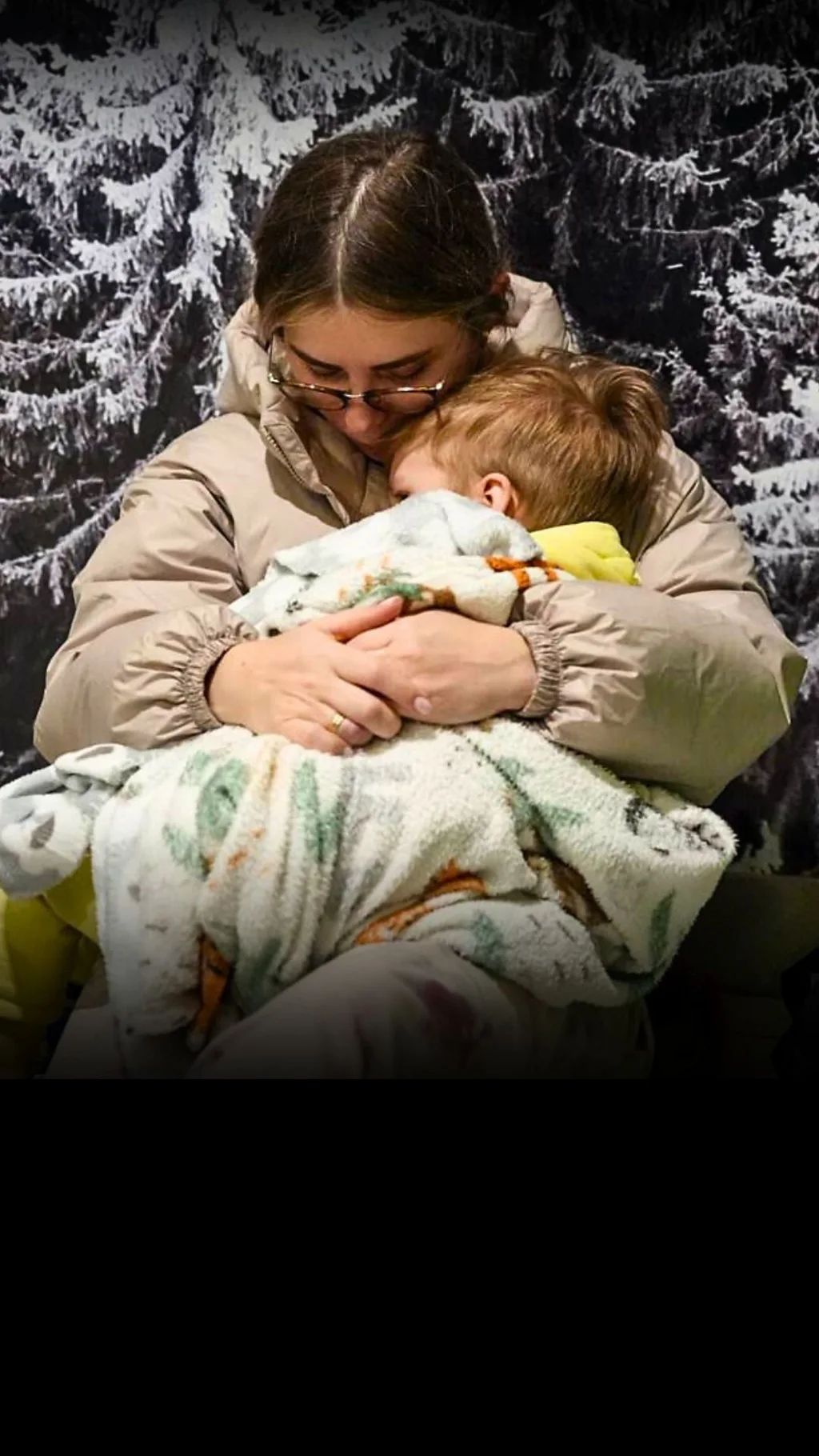 Російський "Шахед" влучив у багатоповерхівку в Одесі. Четверо людей постраждали.