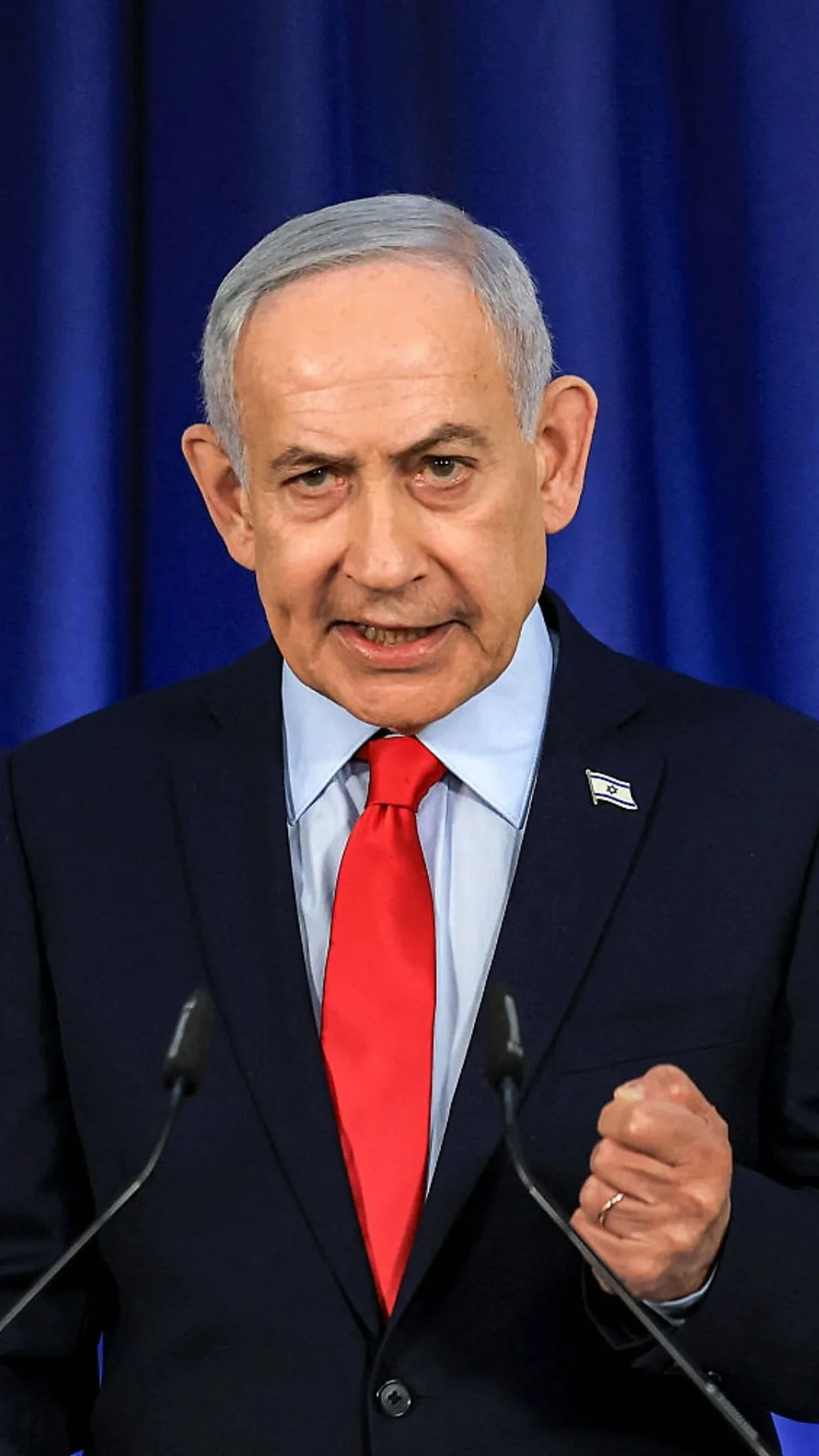 नेतन्याहू बोले, 'मैं ज़िंदा हूं और आप सभी इस बात के गवाह हैं.'