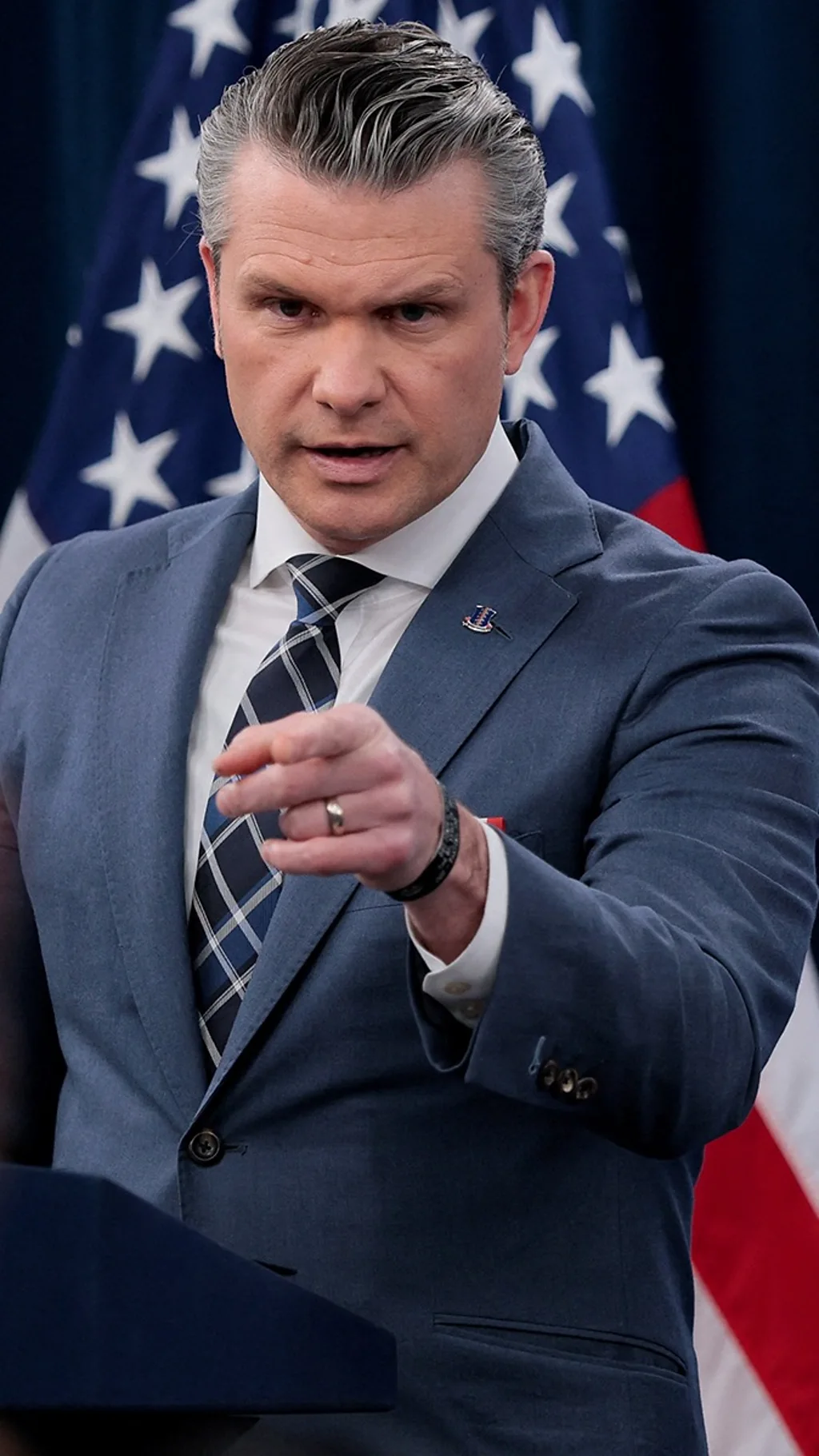 เปิดเส้นทางการเมือง พีธ เฮกเซธ จากอดีตผู้ประกาศข่าวของฟ็อกซ์นิวส์สู่ รมว.กลาโหมสหรัฐฯ