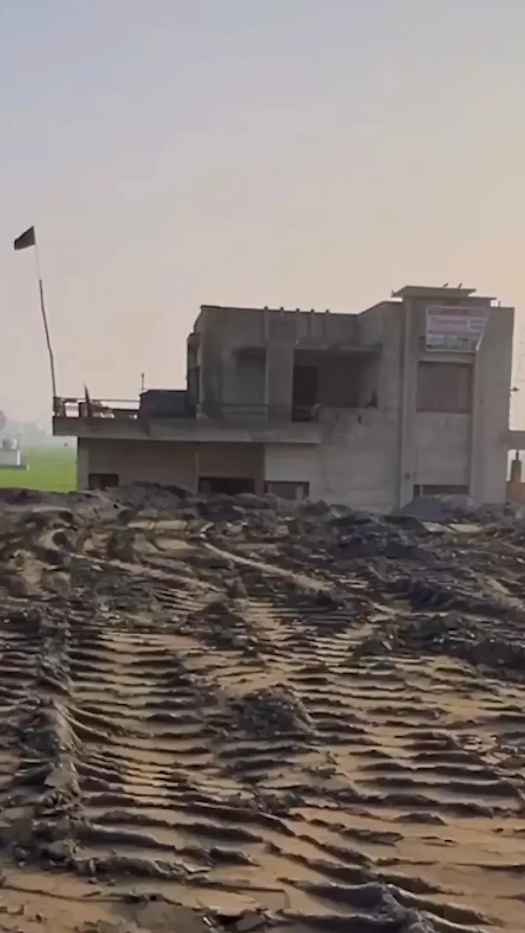 ชายอินเดียโดนเวนคืนที่ เลือกย้ายบ้านทั้งหลัง