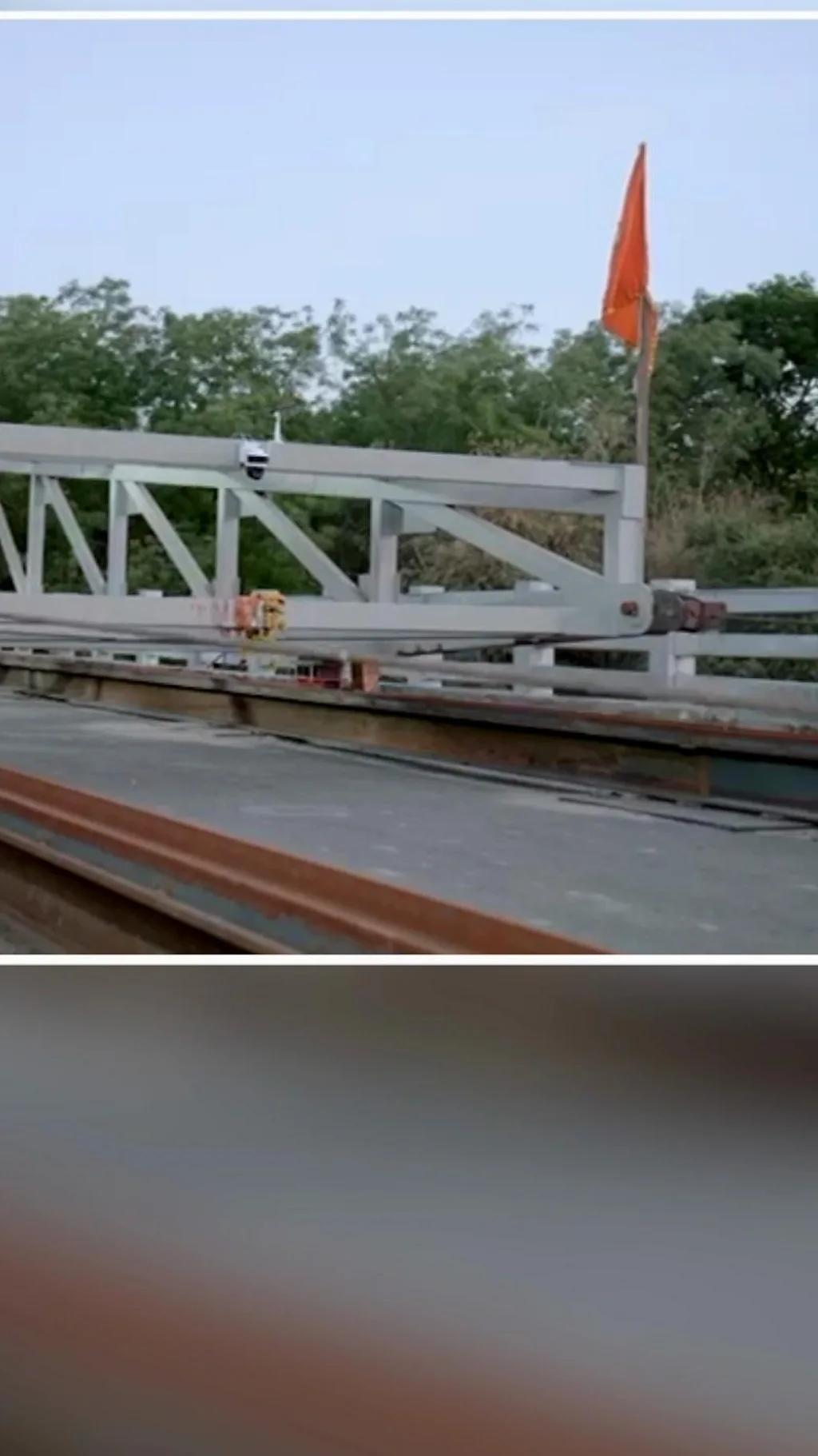 ગુજરાત : ગંભીરા બ્રિજ પર લોખંડનું માળખું કેવી રીતે બેસાડવામાં આવ્યું?