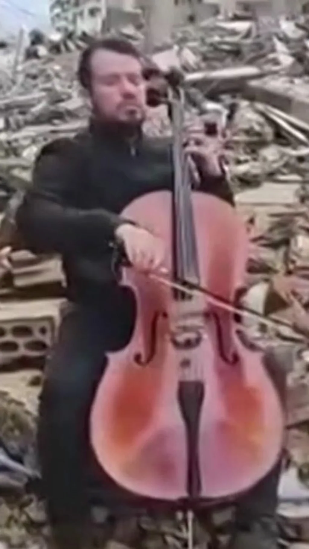 โชว์ดนตรี กลางซากตึกในกรุงเบรุต หวังโลกตระหนัก ผลกระทบของสงคราม