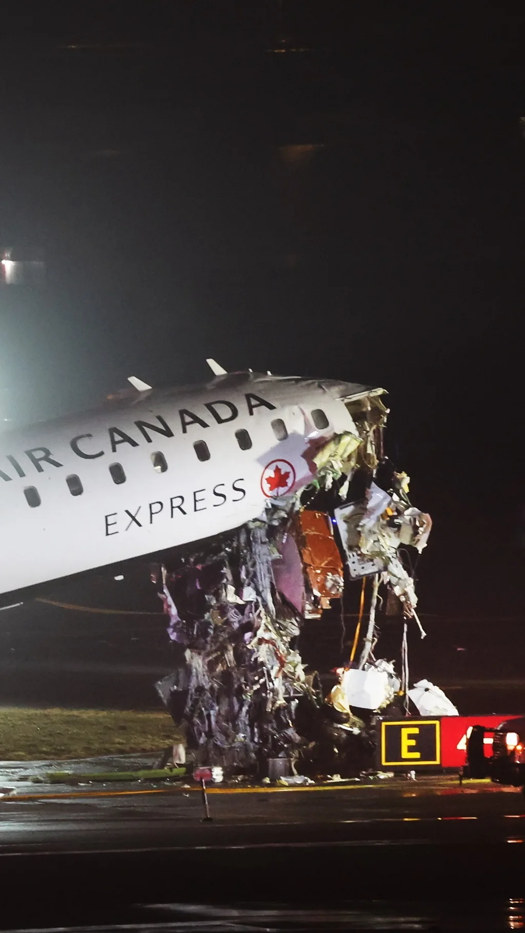 Обломки самолета