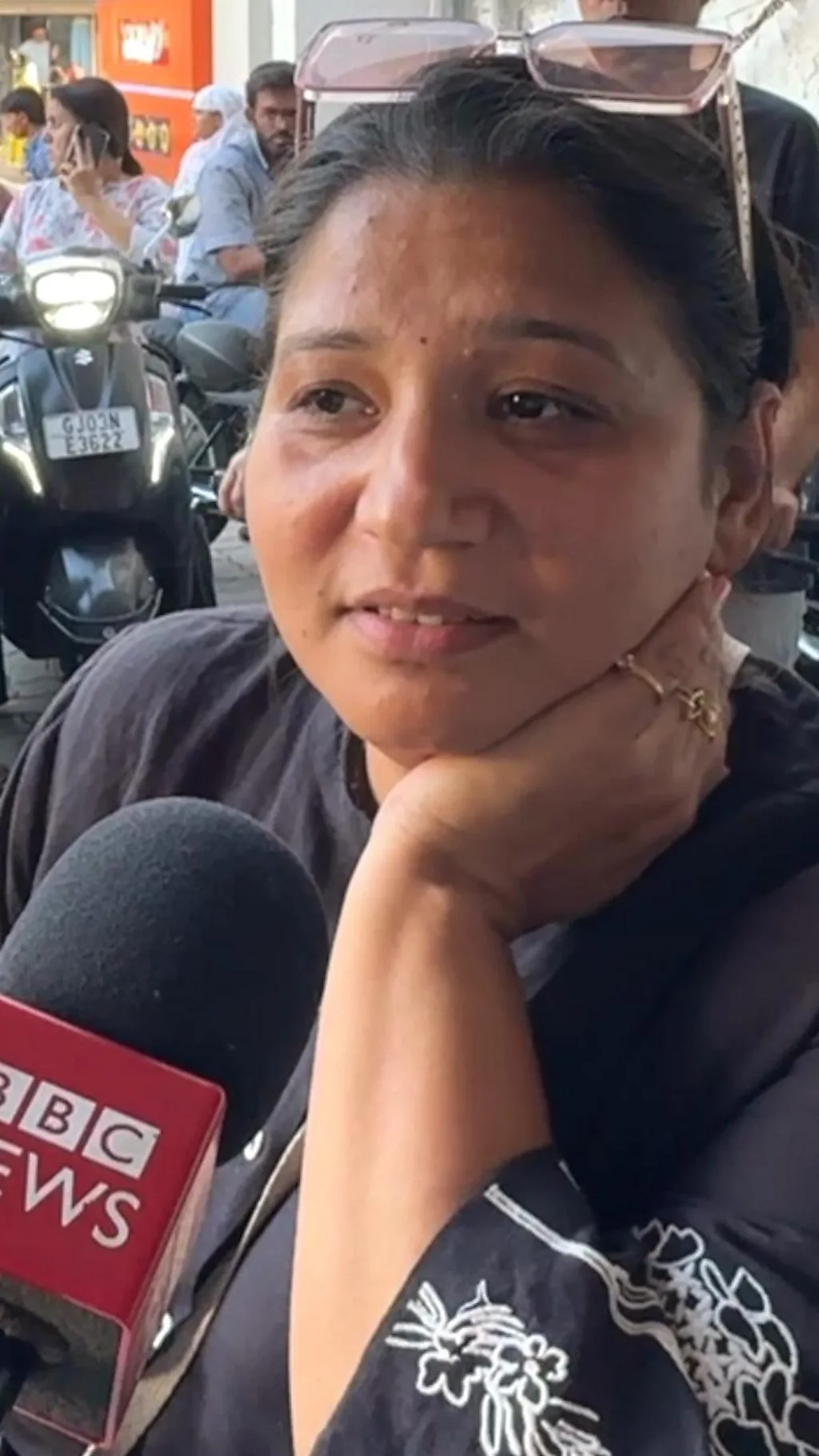 રાજકોટમાં કલાક સુધી પેટ્રોલ પમ્પ પર લાઈનમાં ઊભેલા લોકો શું બોલ્યા?