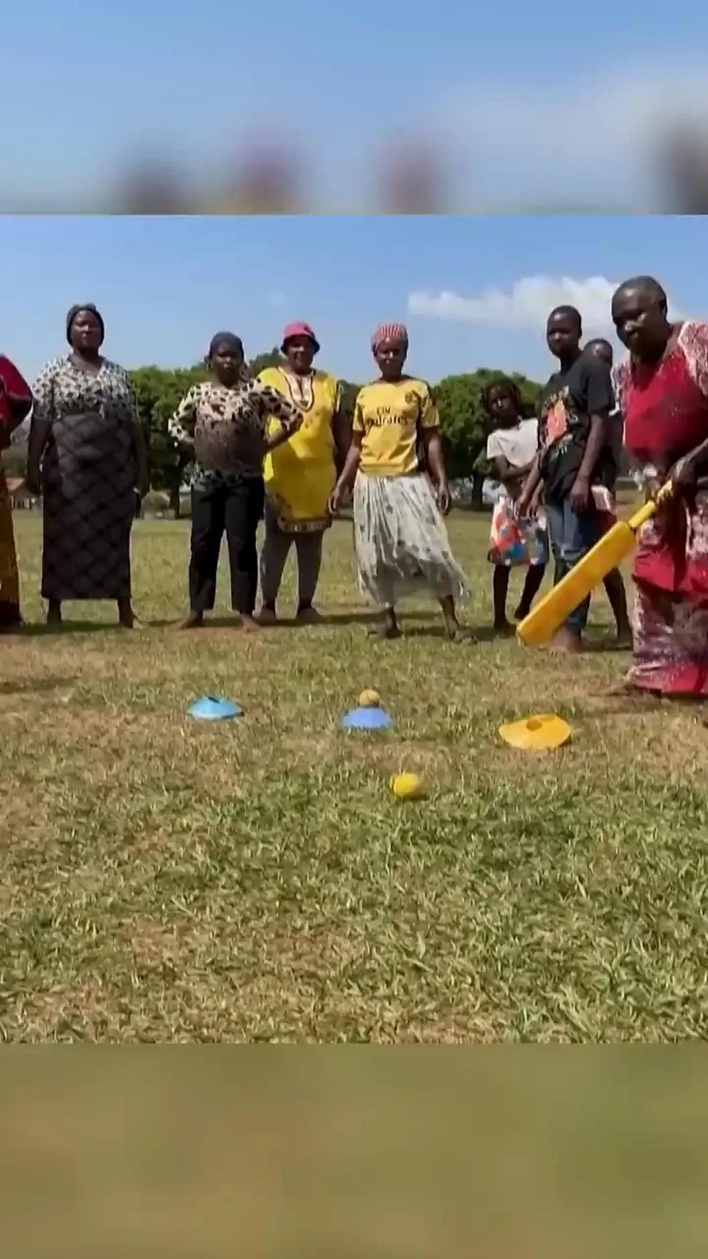 युगांडा की बुज़ुर्ग महिला क्रिकेटर