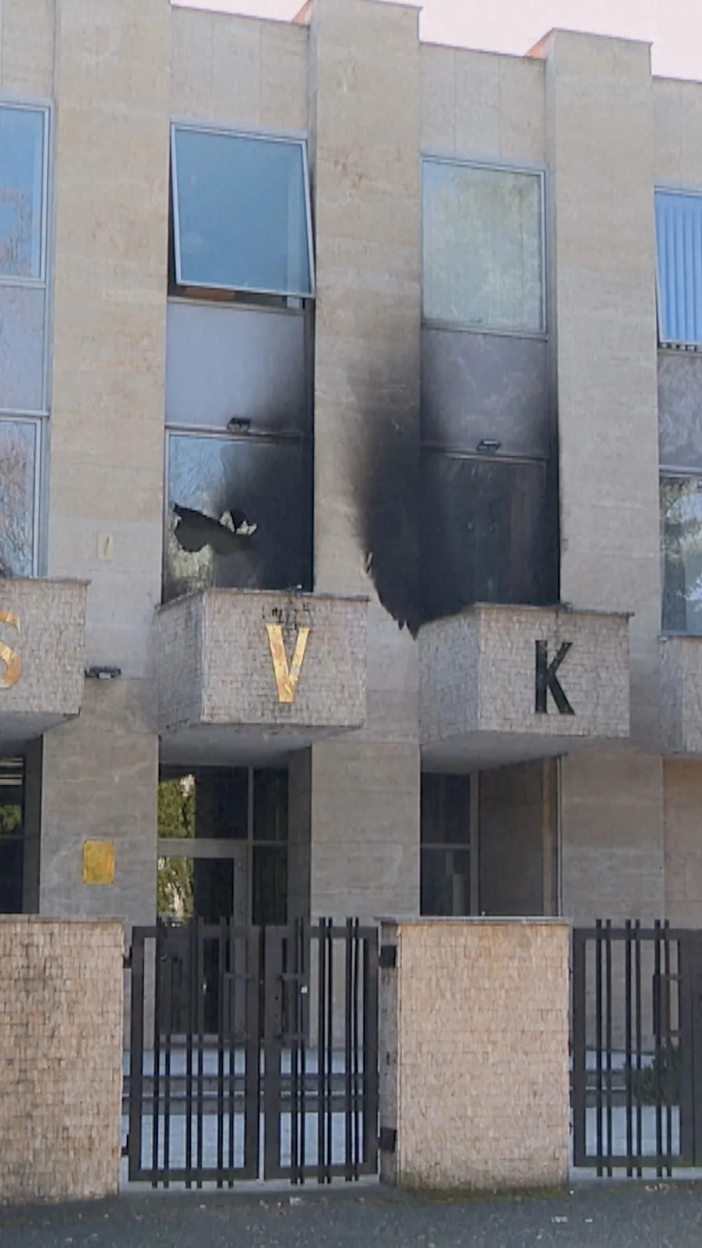 Следы возгорания на здании Русского дома в Праге