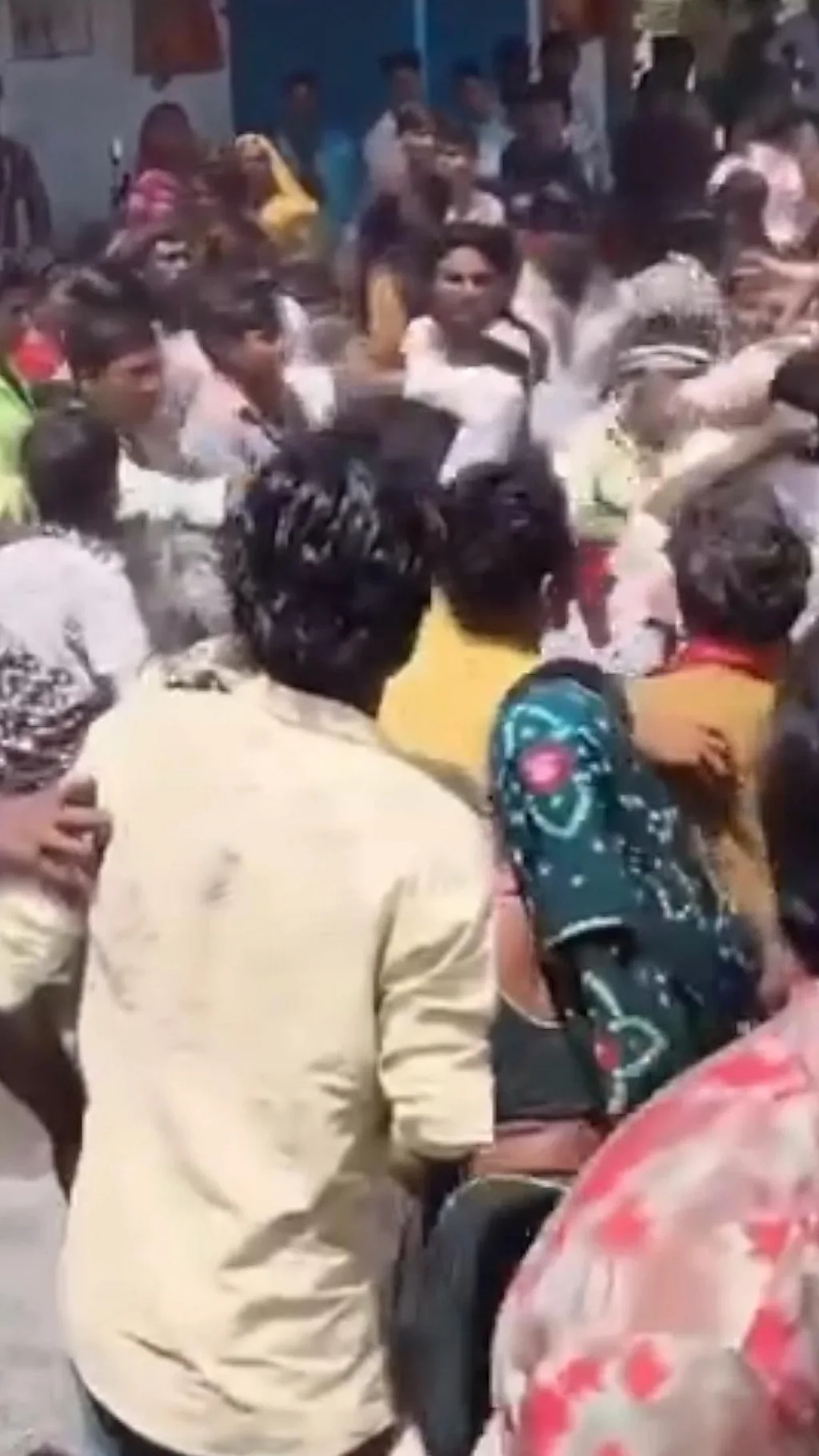 અમદાવાદ : દારૂના અડ્ડે રેડ પાડવા ગયેલી પોલીસ પર હુમલો