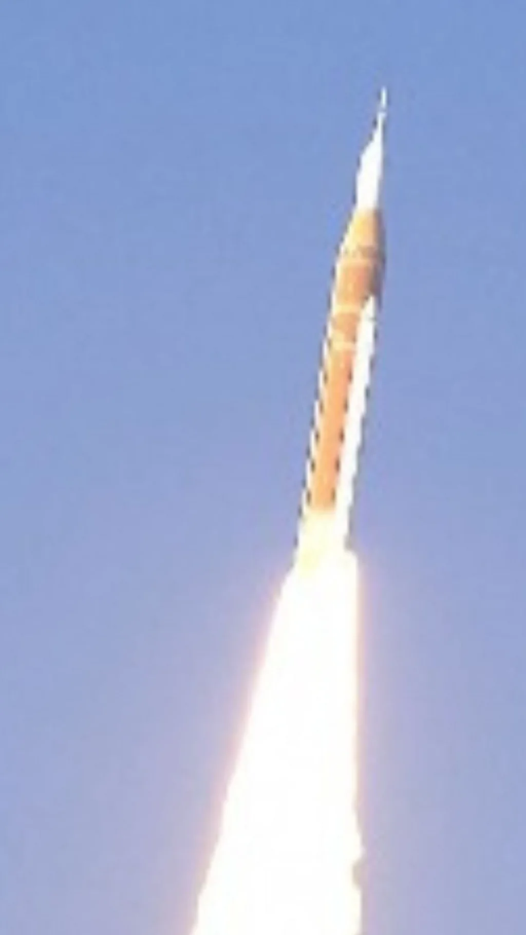 नासा के आर्टेमिस-2 ने भरी चांद की ओर उड़ान