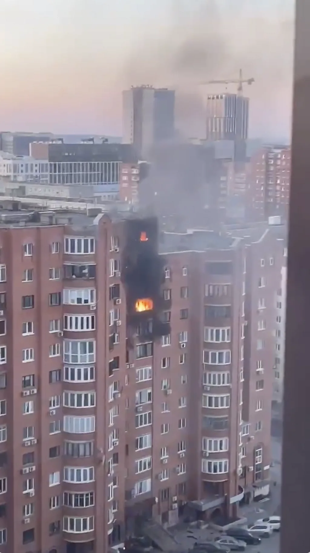 Дрон попал в жилой дом в Уфе