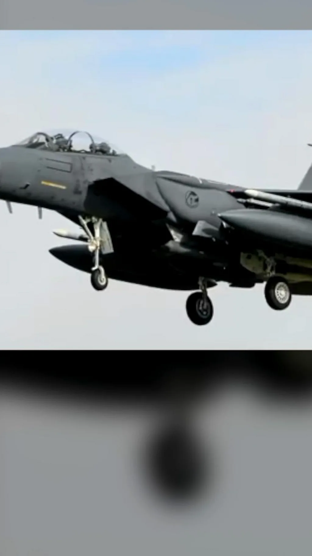 ईरान में गिरे अमेरिकी फ़ाइटर जेट का मलबा दिखा, रेस्क्यू अभियान जारी