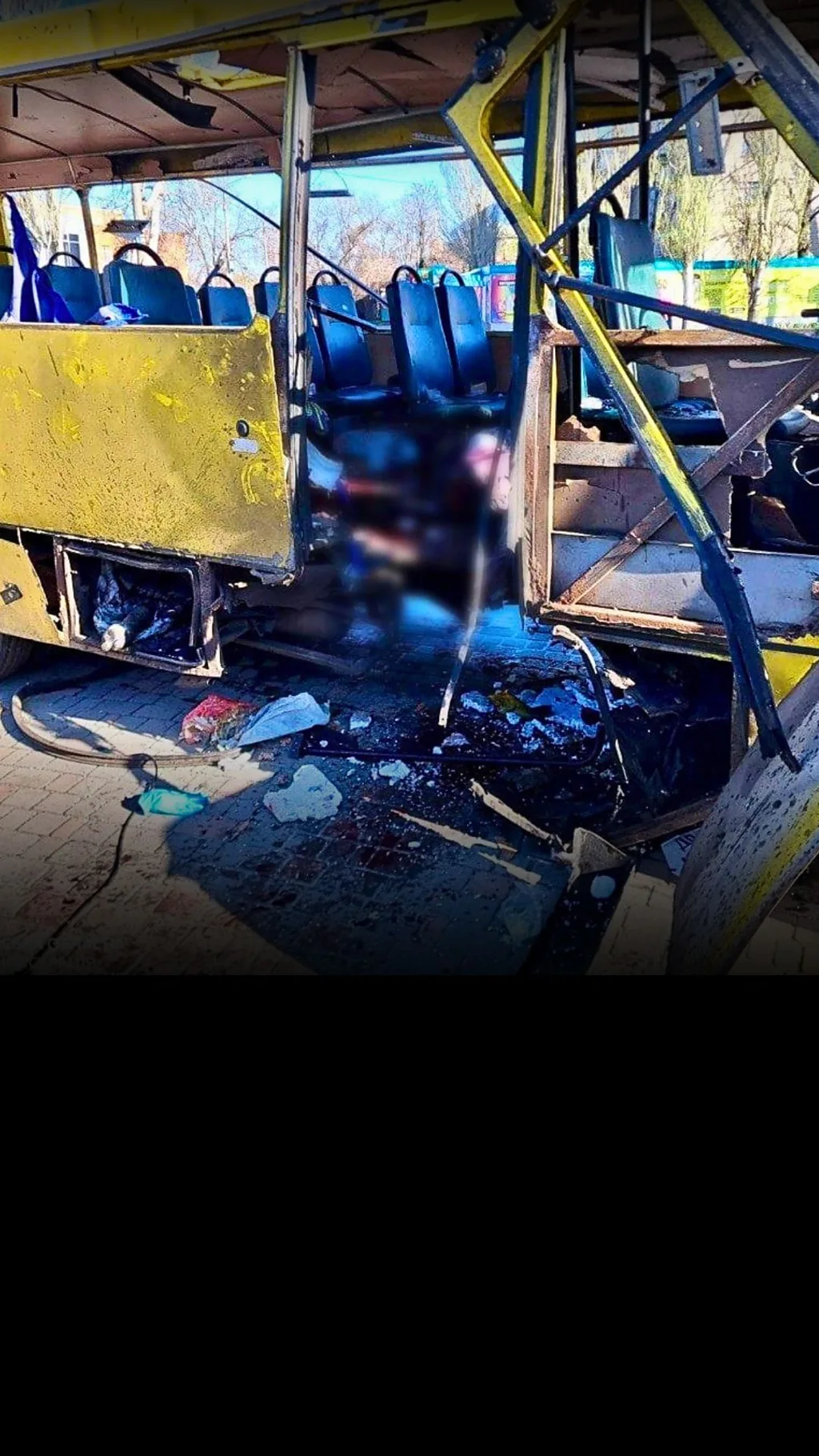 Росія атакувала дроном автобус у Нікополі. Троє загиблих і 15 поранених.