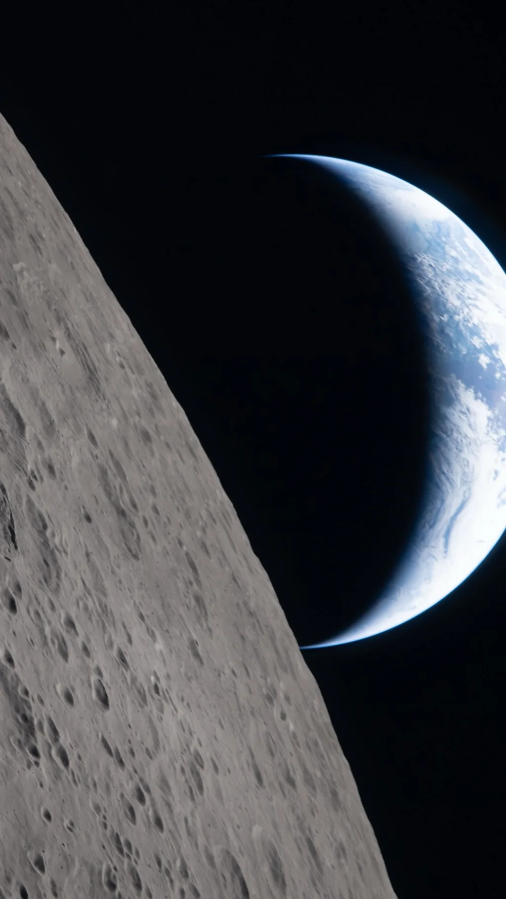 Земля на фоне Луны