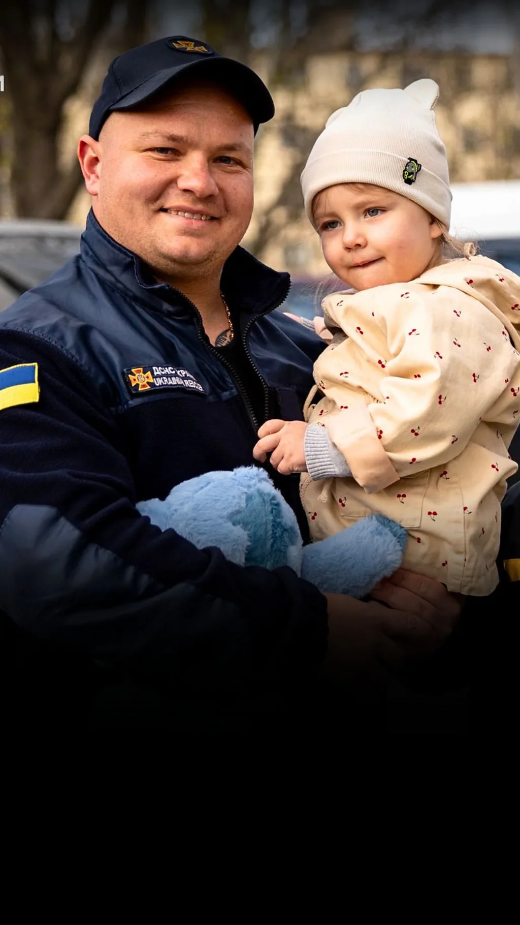 Ці кадри облетіли ЗМІ – рятувальник виносить дитину після обстрілу Одеси. Це Кароліна.