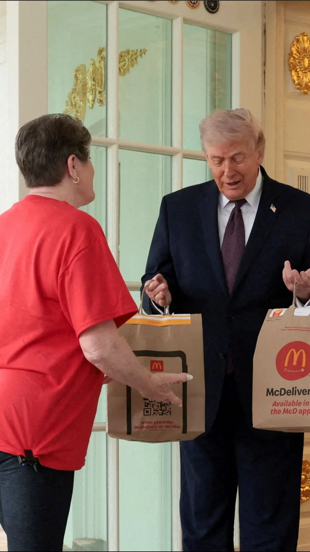Дональд Трамп замовив їжу з "МакДональдс" просто в Овальний кабінет