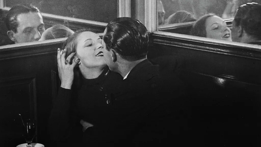 «Cuando nada era tabú»: 10 imágenes íntimas de un París decadente y perdido de los años 30.