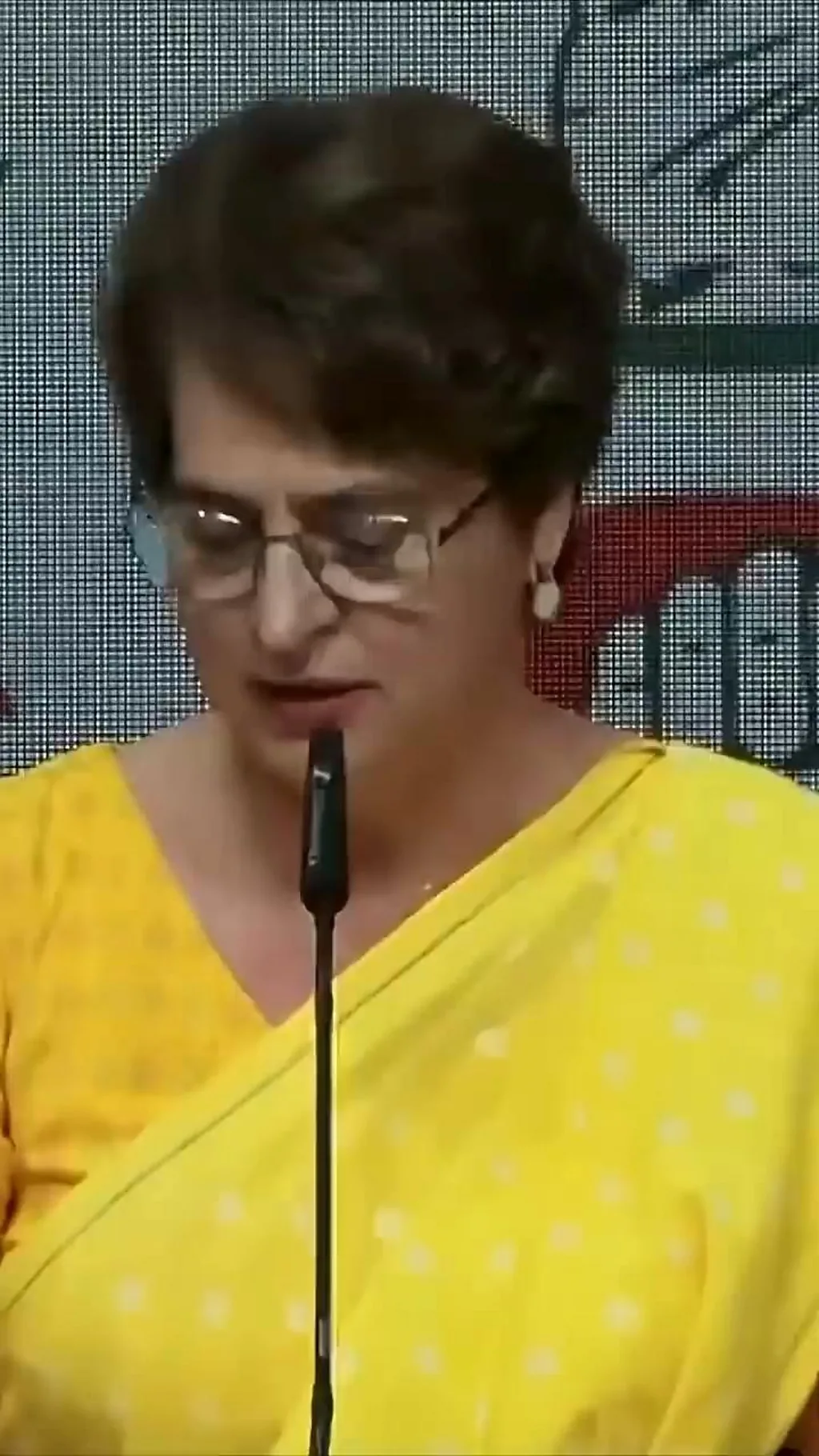 'महिलाओं की बहुत सी समस्याएं हैं, वो बेवकूफ़ नहीं हैं'-प्रियंका गांधी