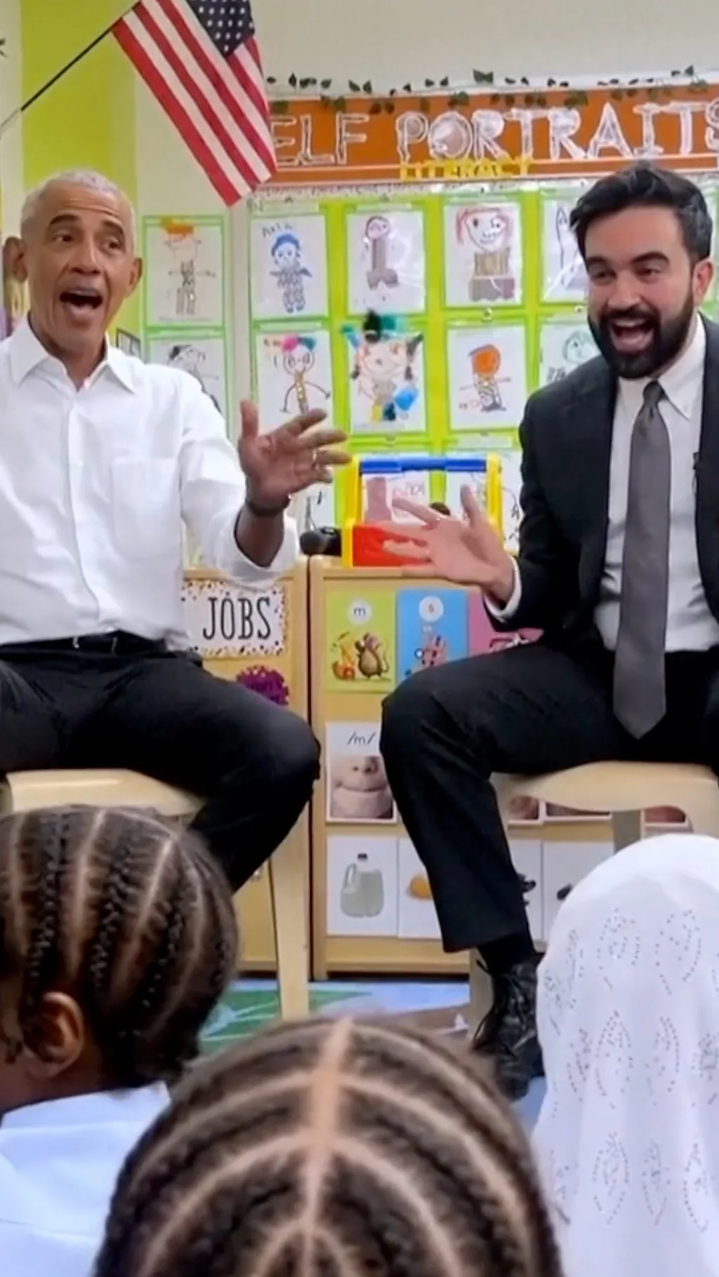 ओबामा और ममदानी की पहली मुलाकात, बच्चों संग गाते हुए आए नज़र