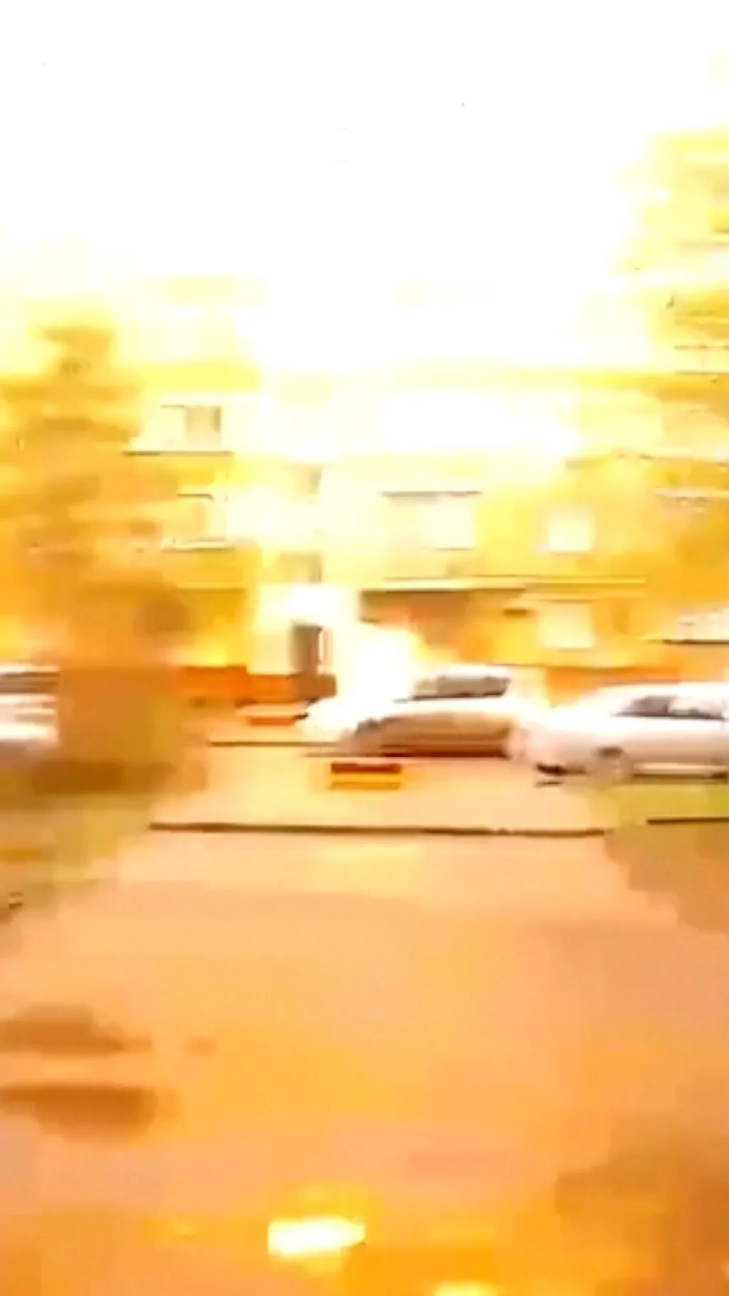 Момент попадания дрона в жилой дом в Самаре