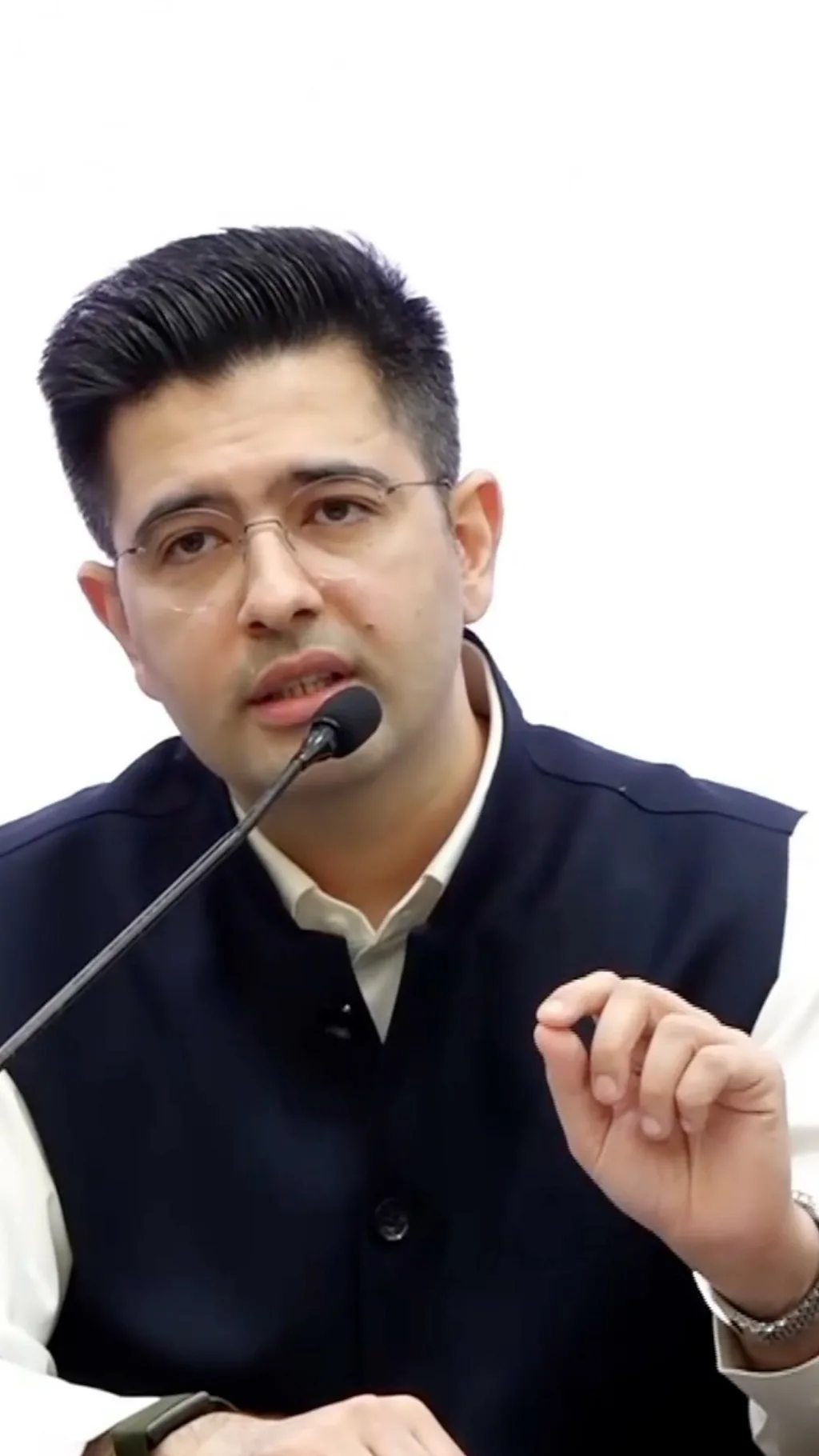 आम आदमी पार्टी छोड़कर बीजेपी में शामिल हुए राघव चड्ढा