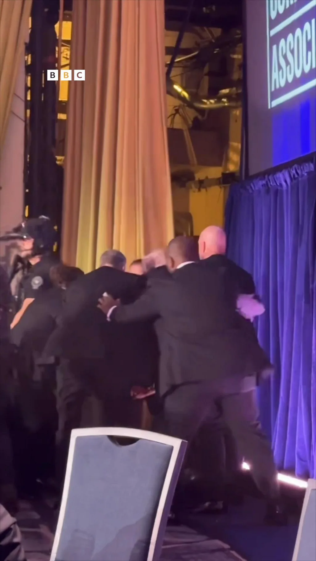 Oq uydagi otishmada JD Vans va prezident Trampni olib chiqish onlari