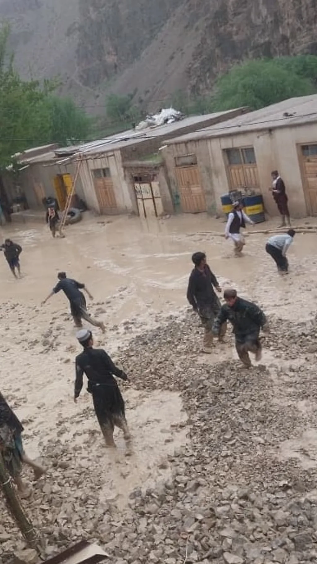جاری شدن سیل در ولایت غور، مردم خواستار کمک فوری شدند