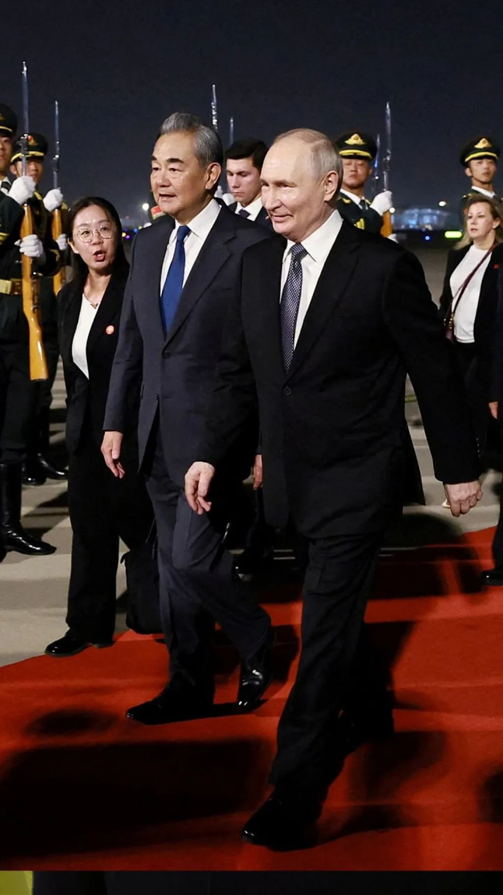 Владимир Путин в аэропорту Пекина