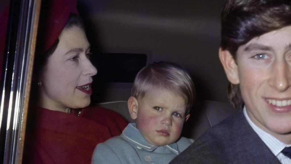 Secret paparazzi images that shocked the Royal Family