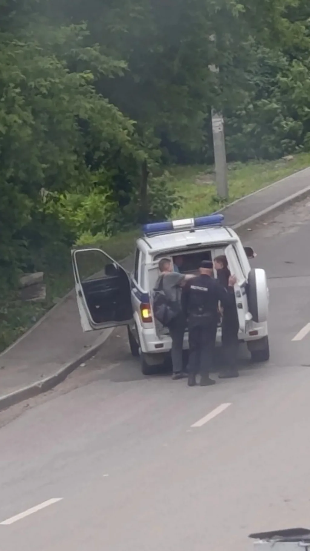 Мужчин забирают в военкомат