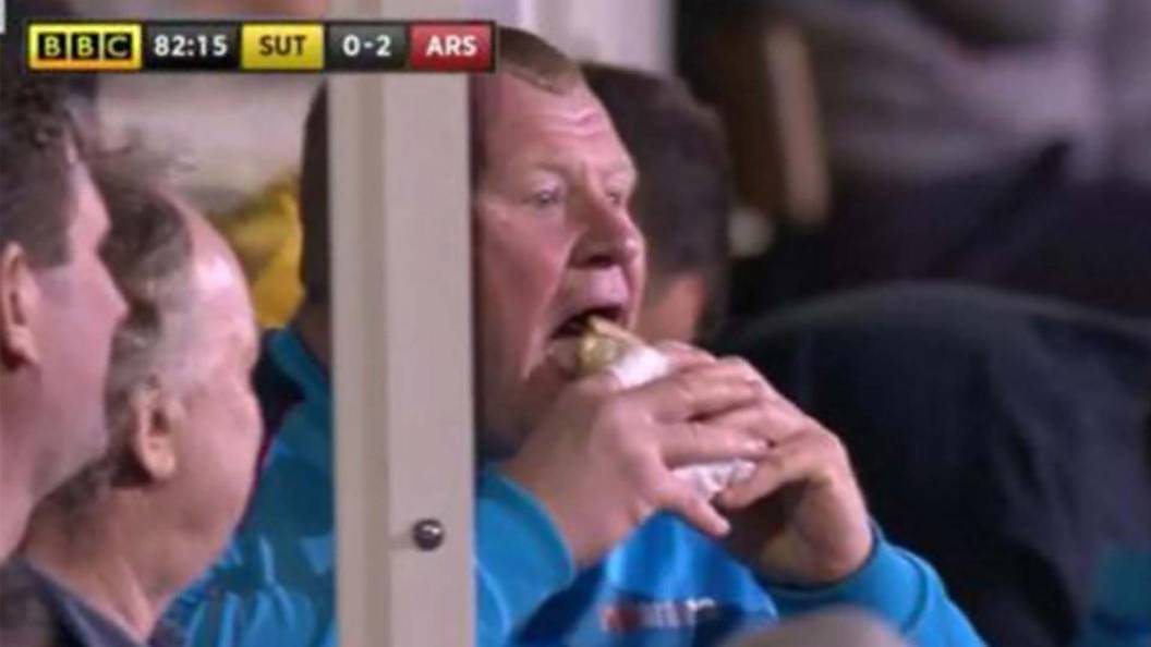 Wayne Shaw eats a pie