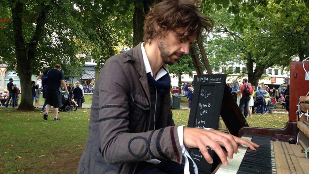 Bristol piano man Luke Howard