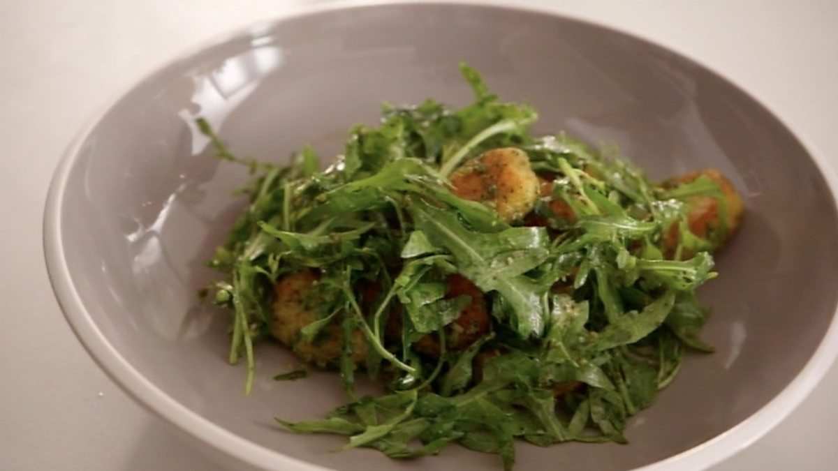 BBC Two - Lorraine's Fast, Fresh and Easy Food, Simple Classics, Pan