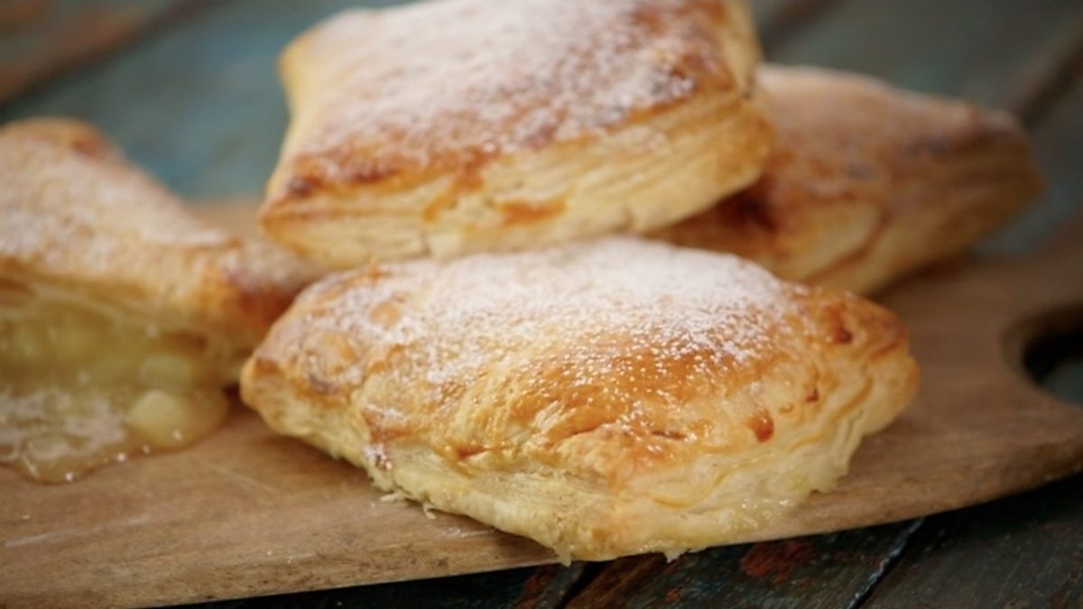 BBC Two - Lorraine's Fast, Fresh and Easy Food, Simple Classics, Little
