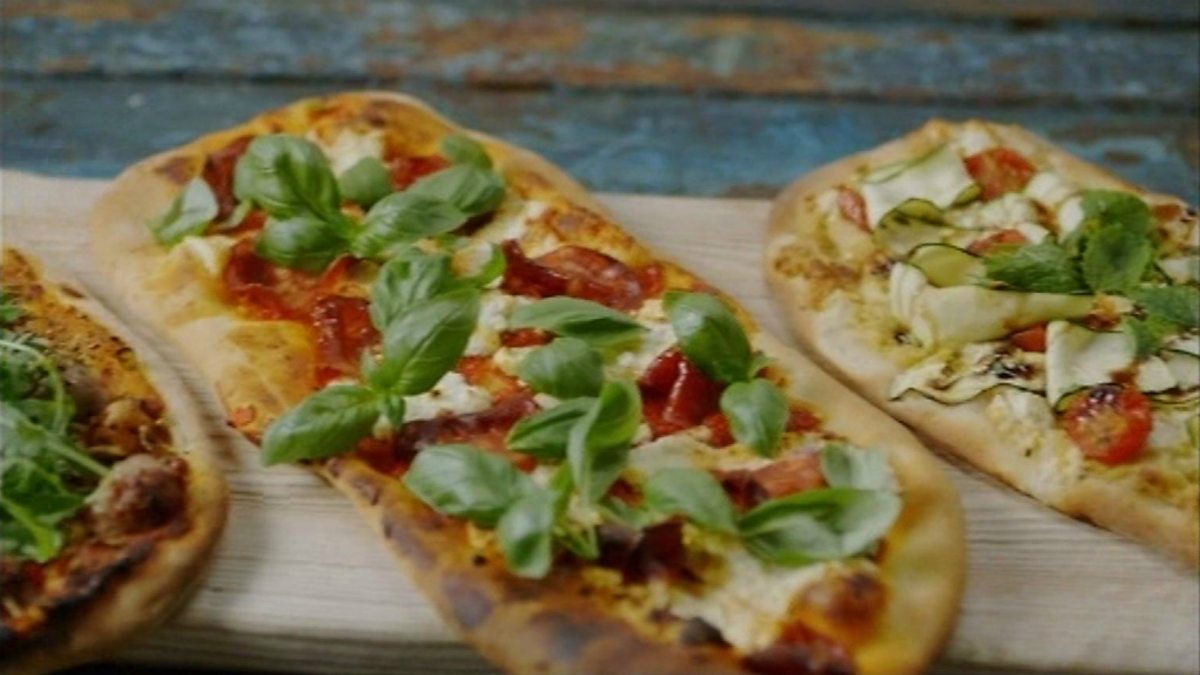 BBC Two - Lorraine's Fast, Fresh and Easy Food, Everyday Easy, Pizza