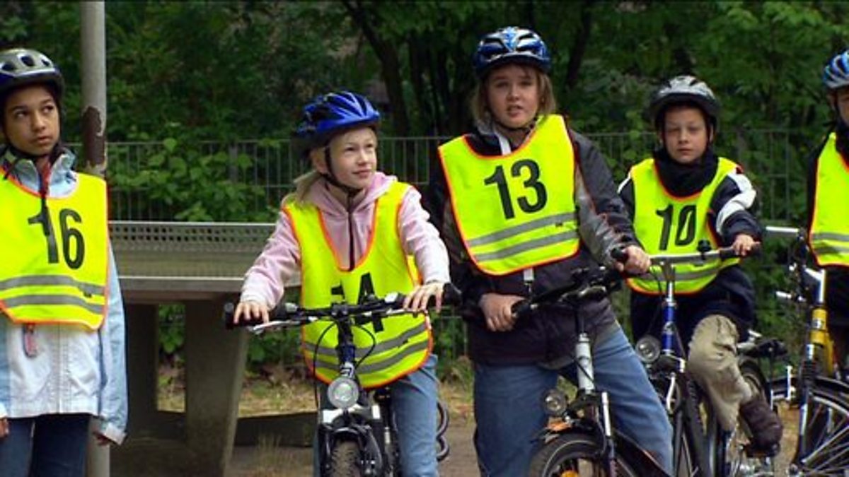 BBC Two Being German, Cycling in Germany proficiency tests