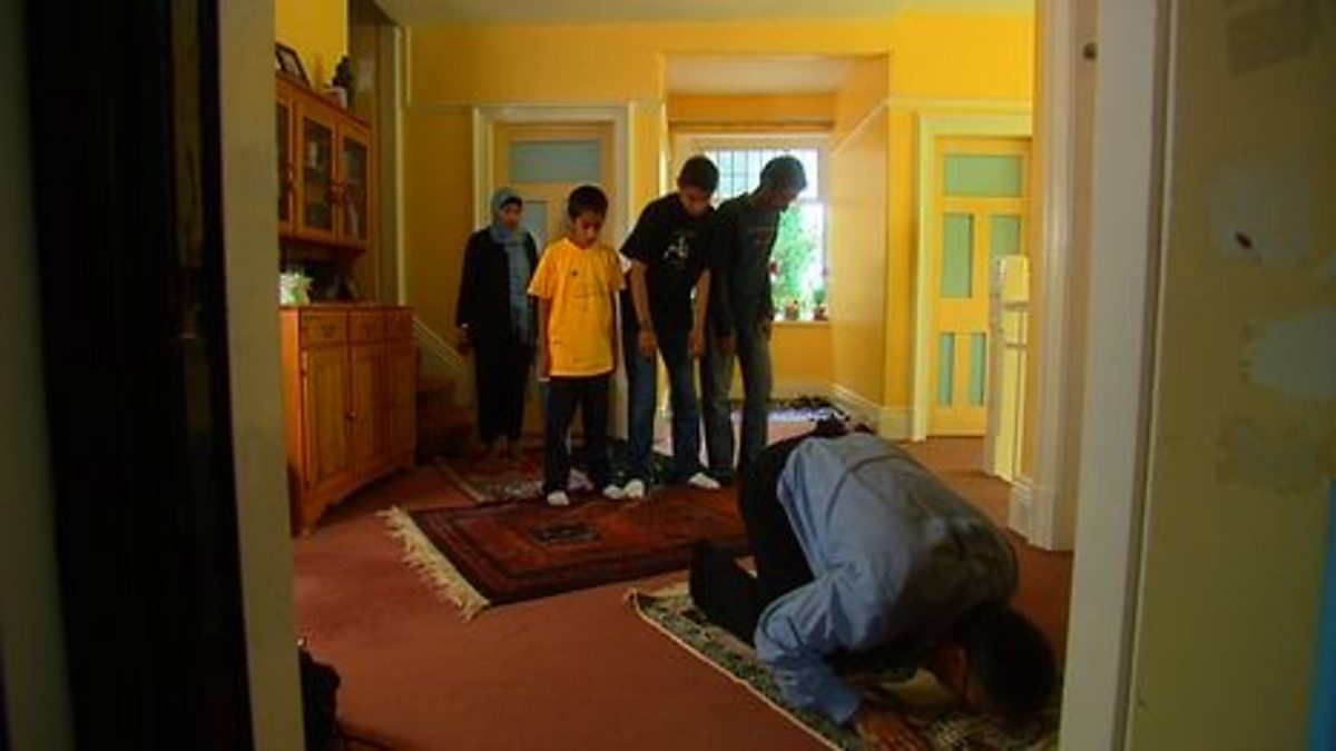 BBC Two Watch, Celebrations, Islam, Wudu or washing in preparation