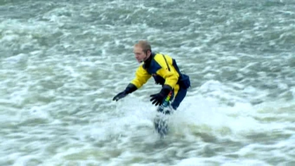 BBC Two KS1 Science Clips, Pushes and Pulls, The force of water