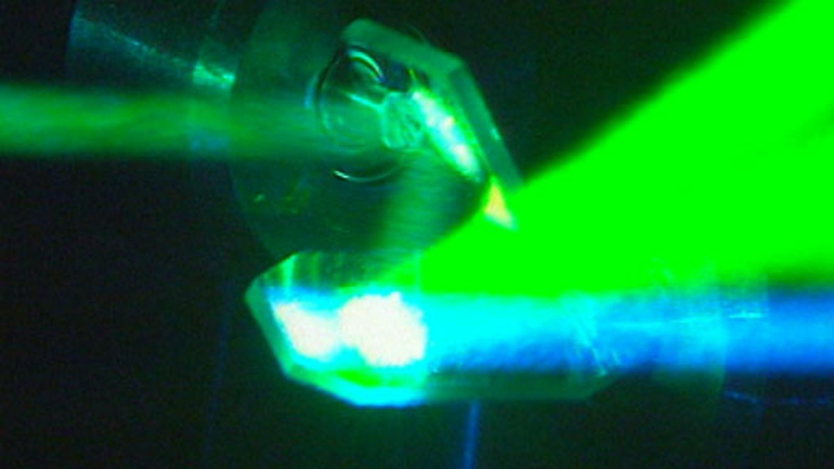 BBC Two Bitesize Physics, Light wave refraction and total internal