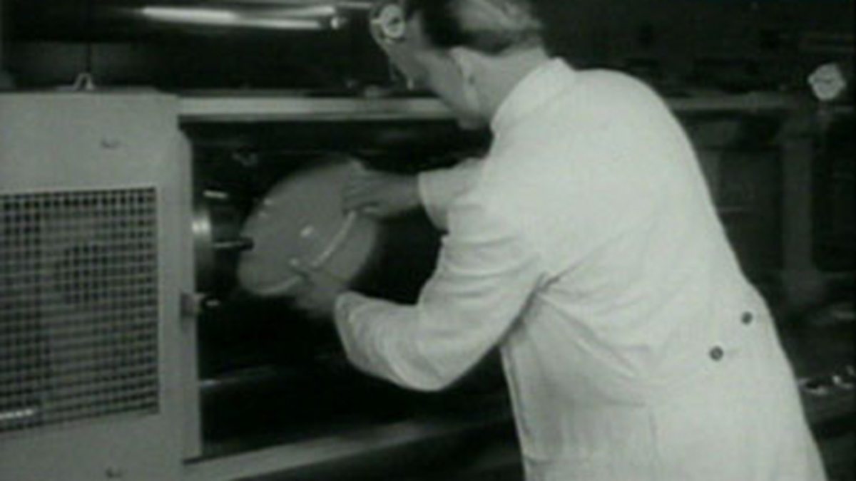 BBC Two Bitesize Chemistry, Plastic the material of the future