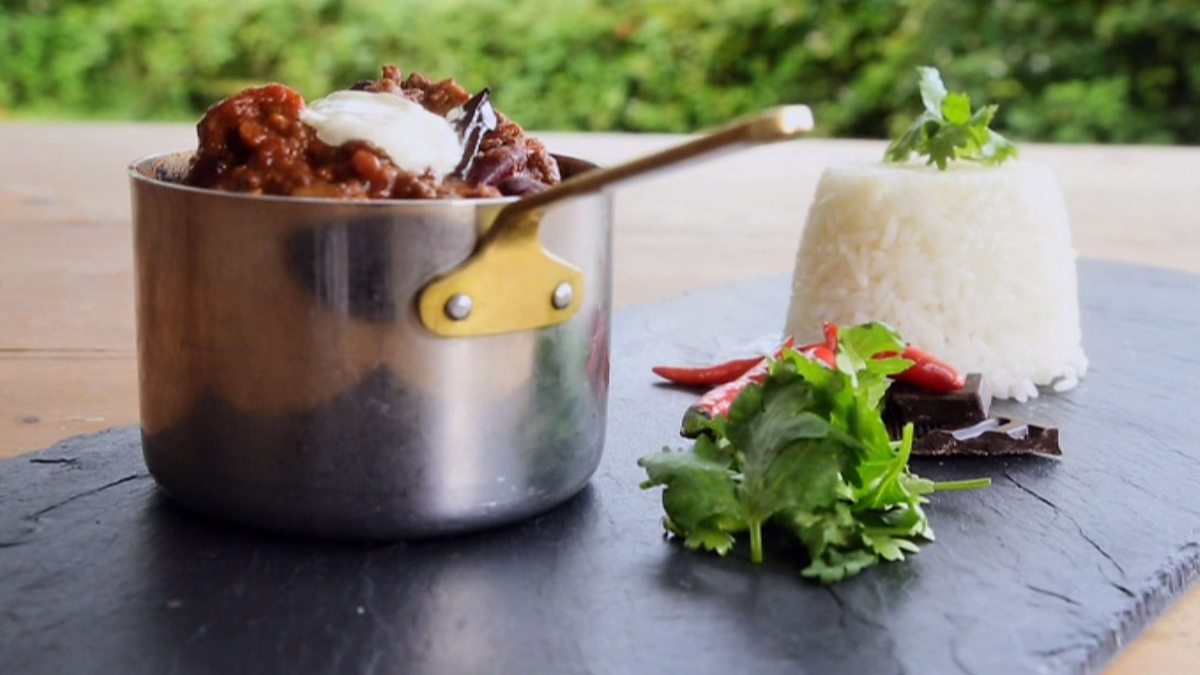 BBC Two Hairy Bikers Everyday Gourmets, Dinner for Two, Beef chilli