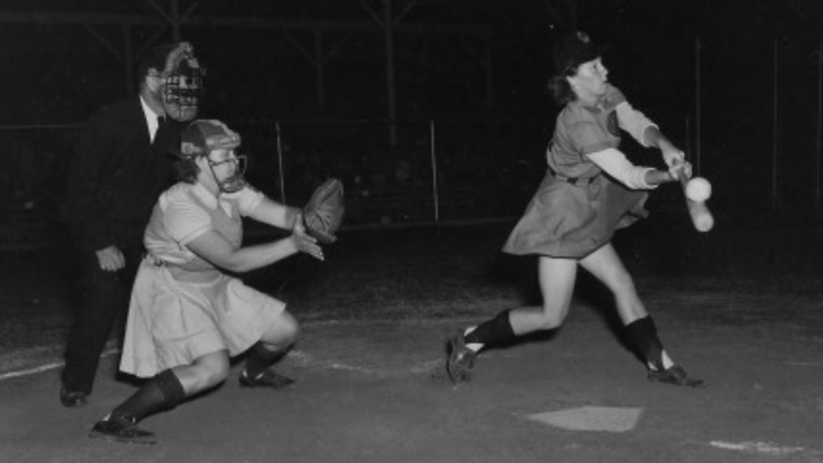 BBC World Service Witness History, Women's Baseball in WWII