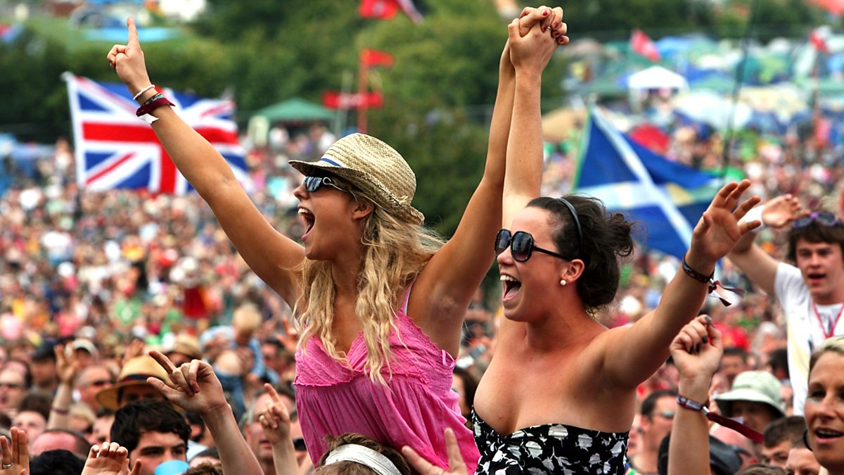 Гластонбери концерт. Рок фестиваль англия. Гластонбери рок фестиваль. Рок фестиваль англия. Гластонбери фестиваль 1990.