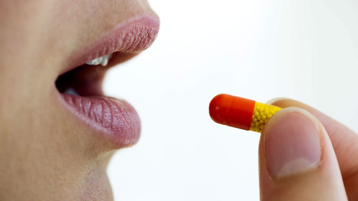 После антибиотиков горечь во рту что делать. Препараты от горечи во рту. Таблетка во рту наркотик.