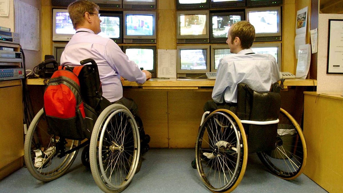 Работа инвалиду рабочая группа. Инвалиды в Великобритании. Трудоустройство инвалидов. Рабочие места для инвалидов. Инвалиды в библиотеке.
