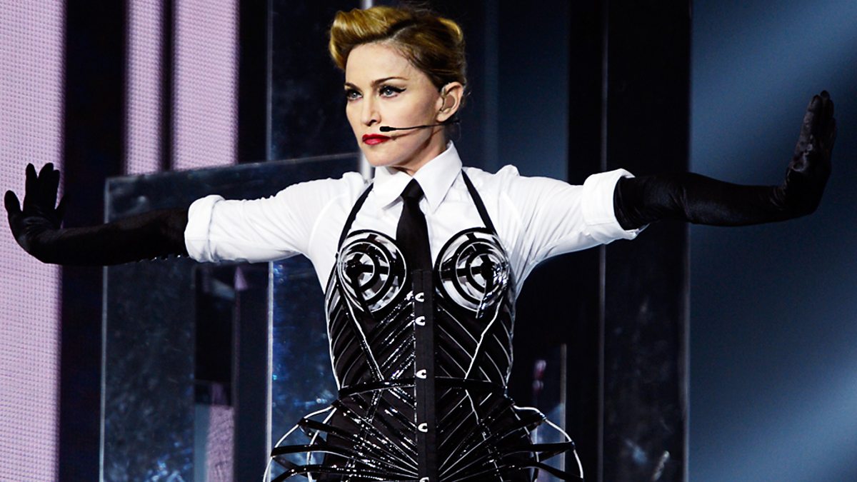 Мадонна балаково. Мадонна Вог. Madonna Vogue MDNA Tour. Мадонна юл си.