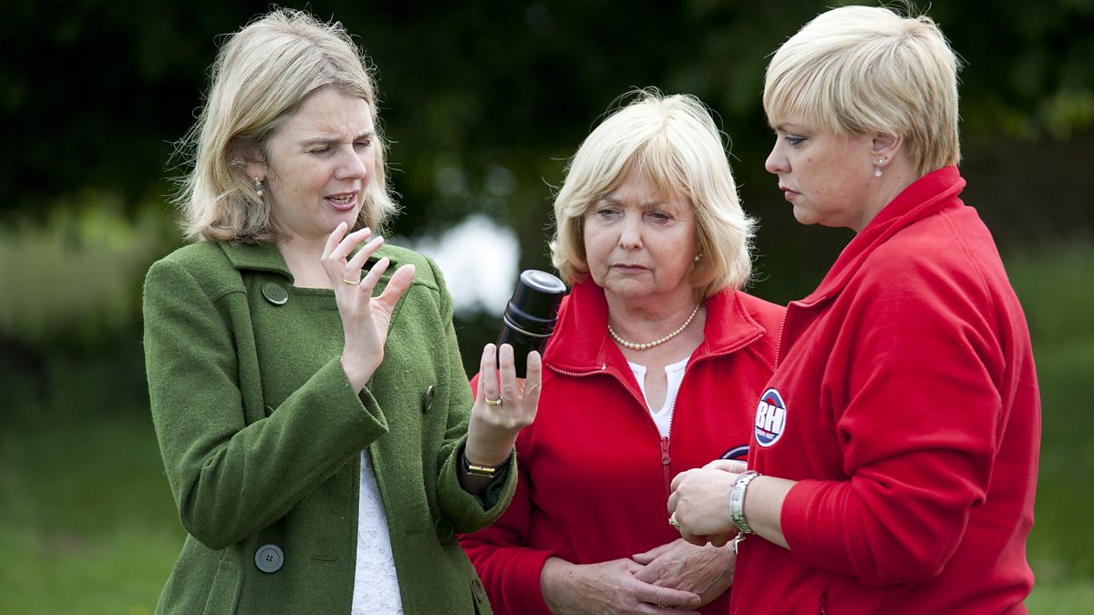 bbc-one-catherine-southon-examines-an-item-bargain-hunt-behind