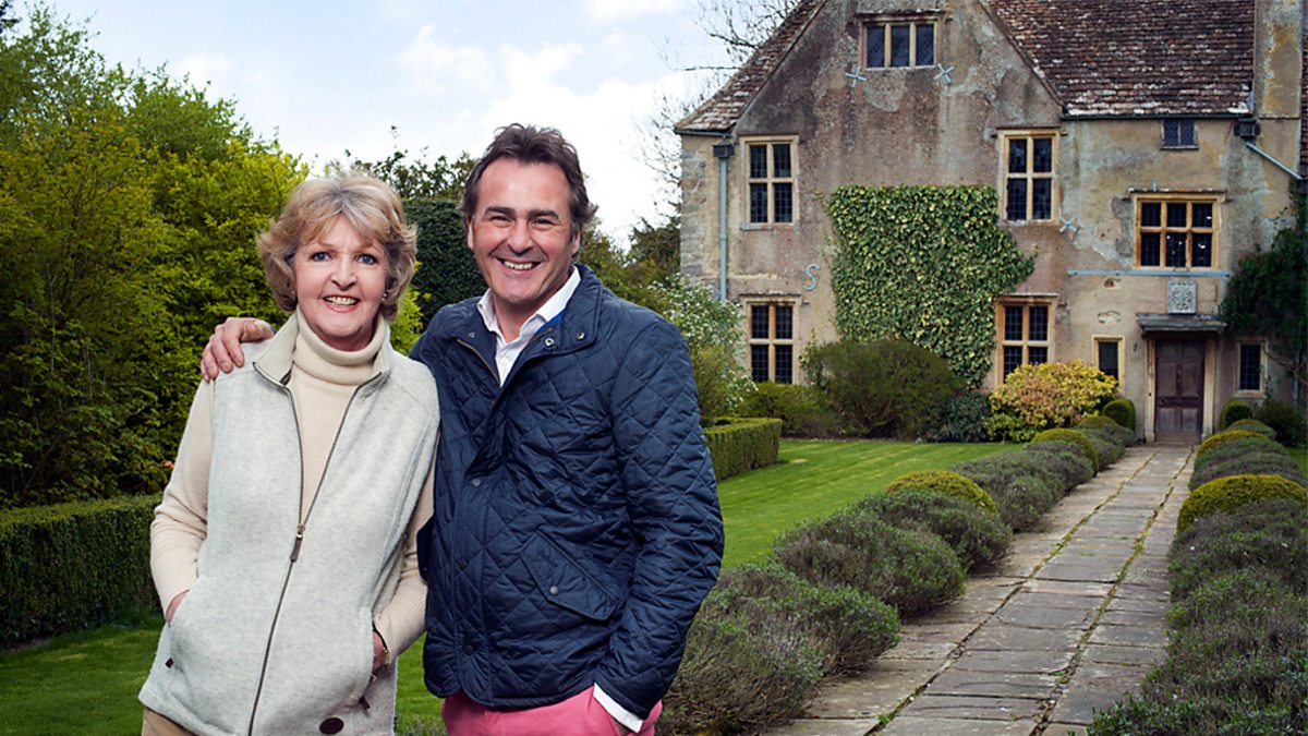 Penelope Keith hosts To The Manor Reborn at Avebury - BBC News