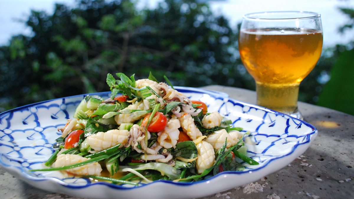 Hot and spicy Thai squid salad (Yam pr