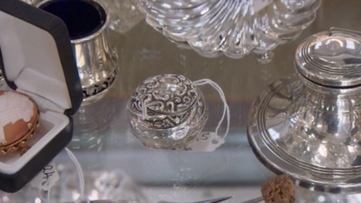 BBC One Bargain Hunt, Series 37, Newark 5, Strategic thinking from