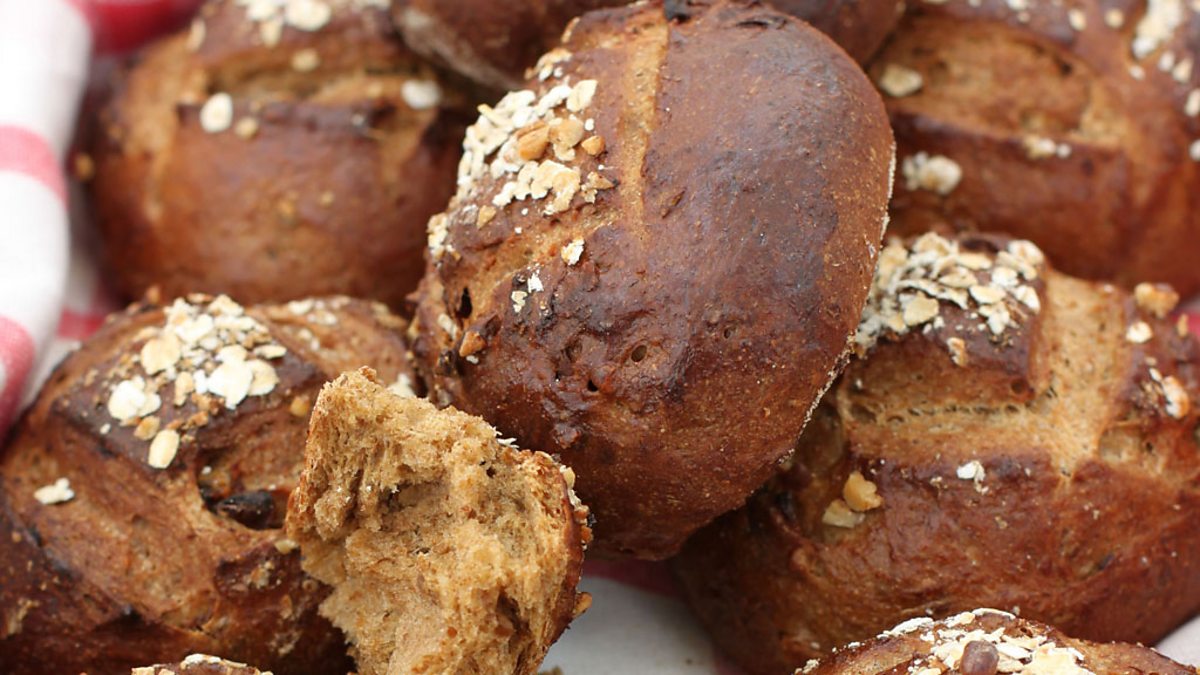BBC One Iain's Cranberry & Walnut Rye Bread Rolls The Great British Bake Off, Series 5